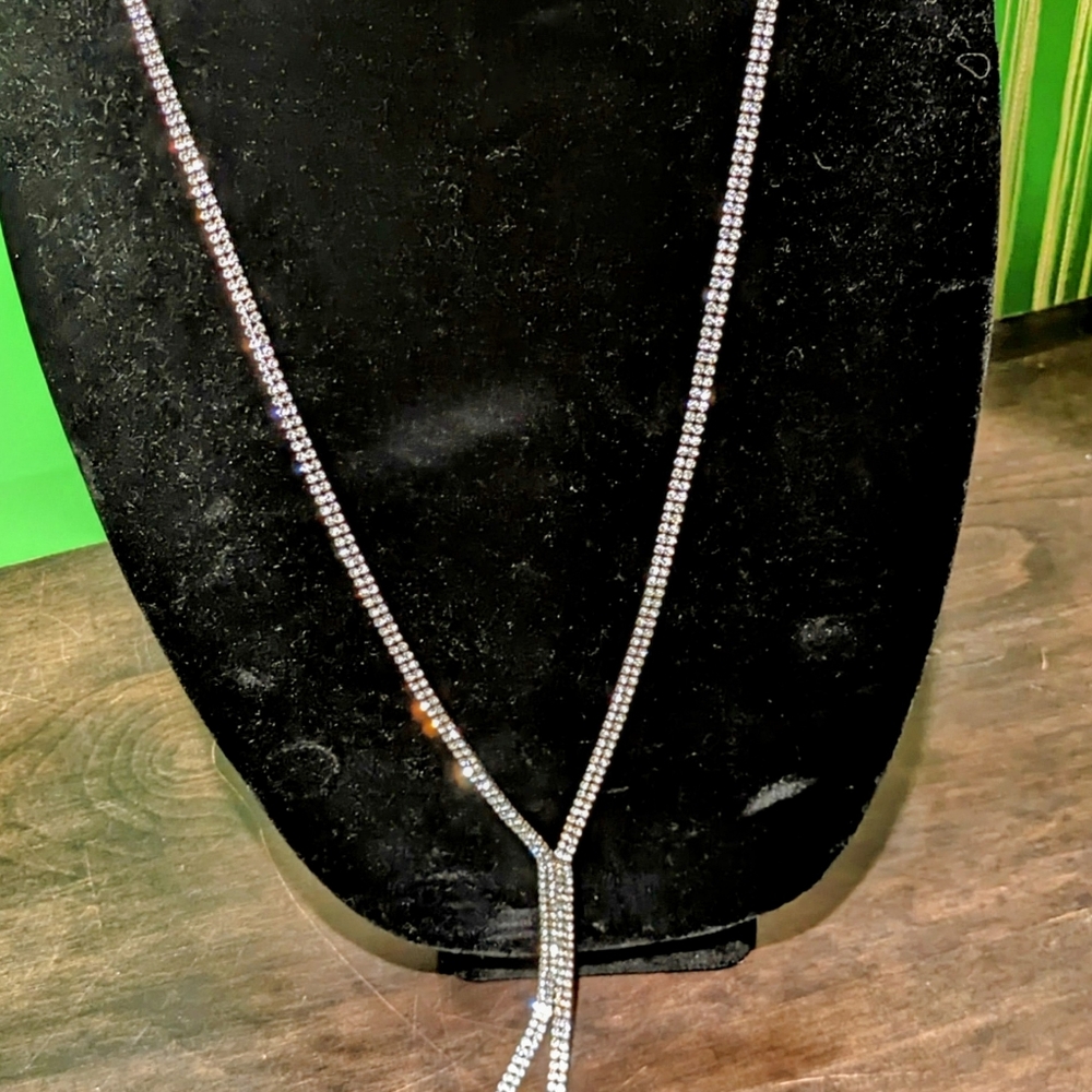 CRYSTAL LARIAT NECKLACE